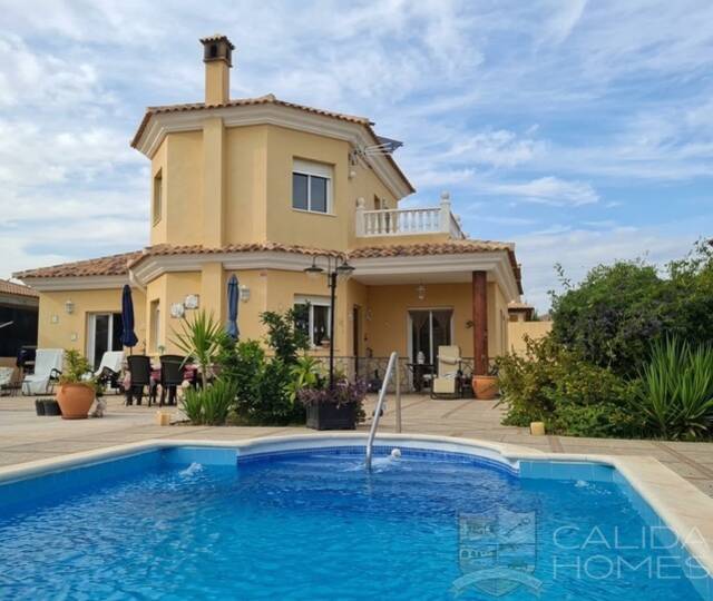 Villa Conchi: Villa for Sale in Arboleas, Almería