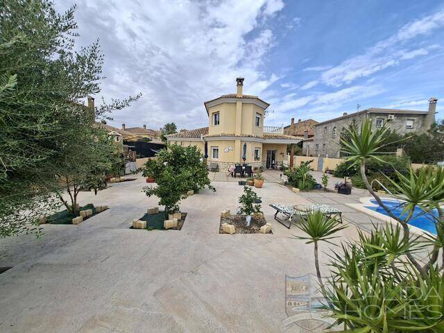 Villa Conchi: Villa for Sale in Arboleas, Almería