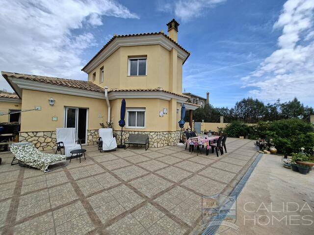 Villa Conchi: Villa for Sale in Arboleas, Almería