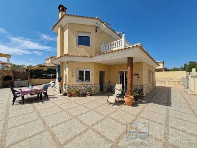 Villa Conchi: Villa for Sale in Arboleas, Almería