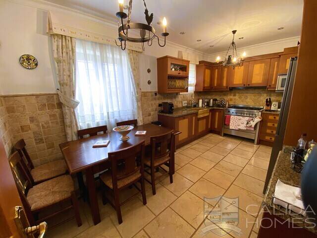 Villa Magnifica: Villa for Sale in Vera, Almería