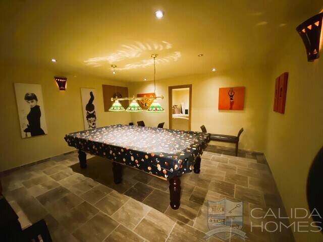 Villa Magnifica: Villa for Sale in Vera, Almería