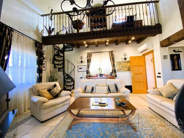 Villa Magnifica: Villa for Sale in Vera, Almería