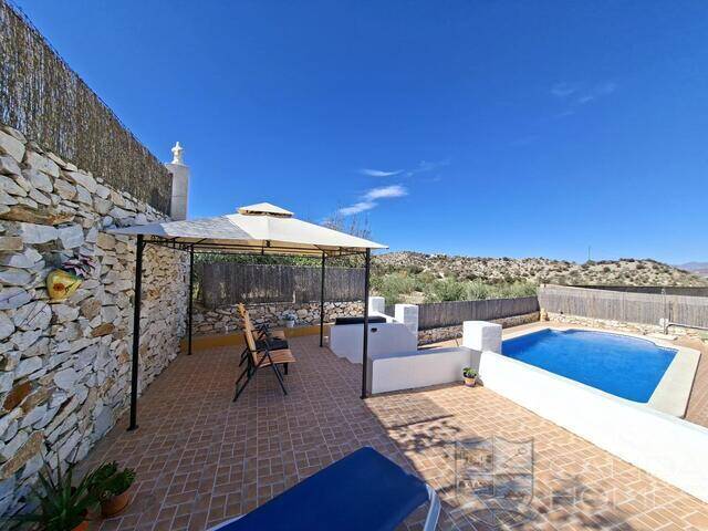 Villa Dulce Suenos: Villa for Sale in Arboleas, Almería