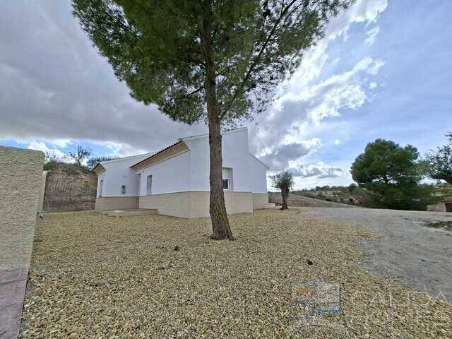 Villa Nuevo Dos: Villa for Sale in Chirivel, Almería Villa Nuevo Dos: Villa for Sale in Chirivel, Almería