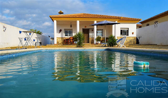 Casa Cucador: Villa for Sale in Zurgena, Almería