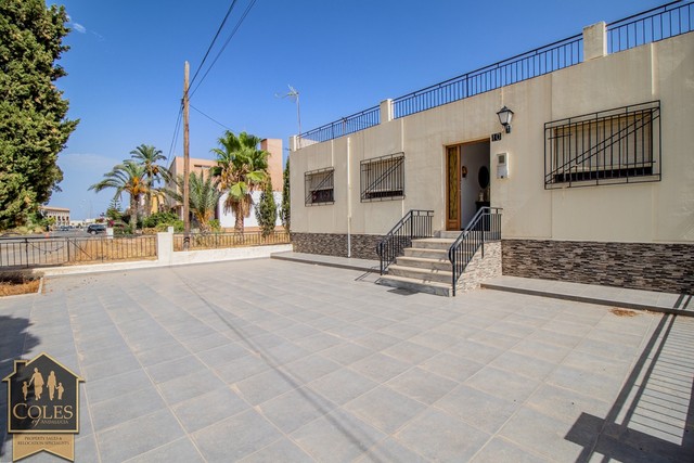 TUR3V42: Villa for Sale in Turre, Almería