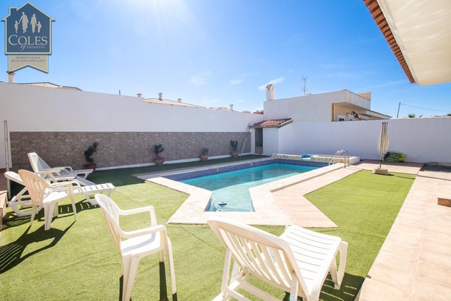 ALF6V01: Villa for Sale in La Alfoquia, Almería