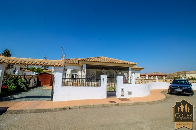ZUR3VM12: Villa for Sale in Zurgena, Almería