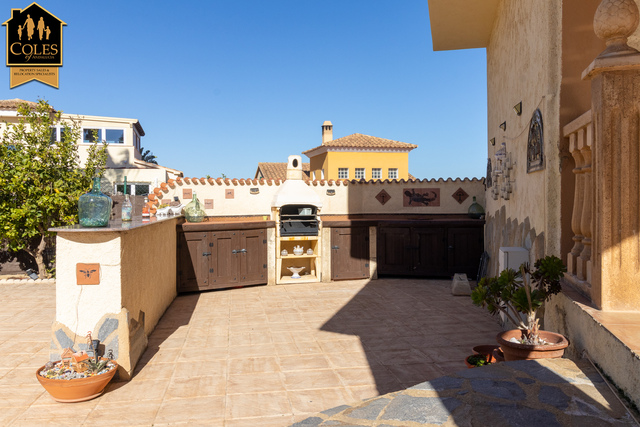 TUR3V47: Villa for Sale in Turre, Almería