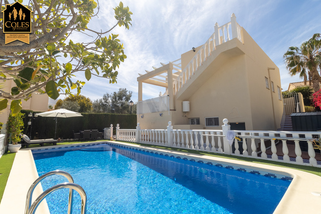 TUR3V48: Villa for Sale in Turre, Almería
