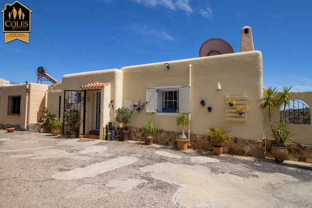 MOJ3V16: Villa for Sale in La Parata (Mojacar), Almería