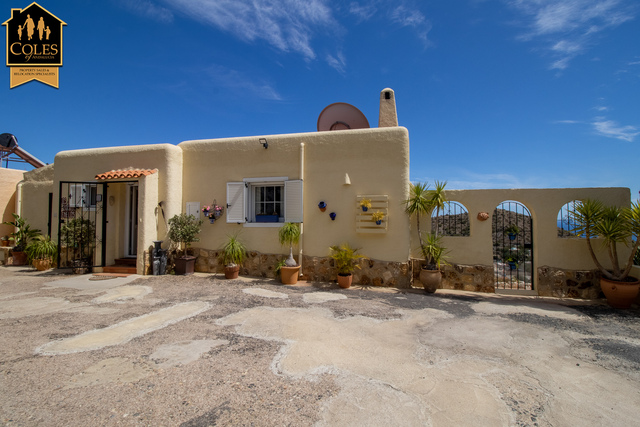 MOJ3V16: Villa for Sale in La Parata (Mojacar), Almería
