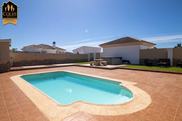 ALB3V27: Villa for Sale in Albox, Almería