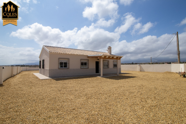 ALB3V28: Villa for Sale in Albox, Almería