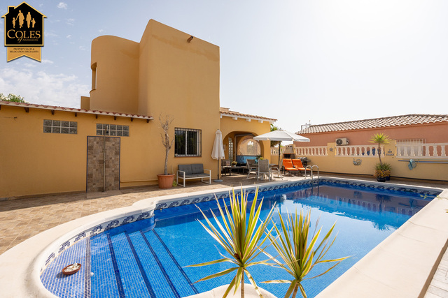 TUR3V51: Villa for Sale in Turre, Almería