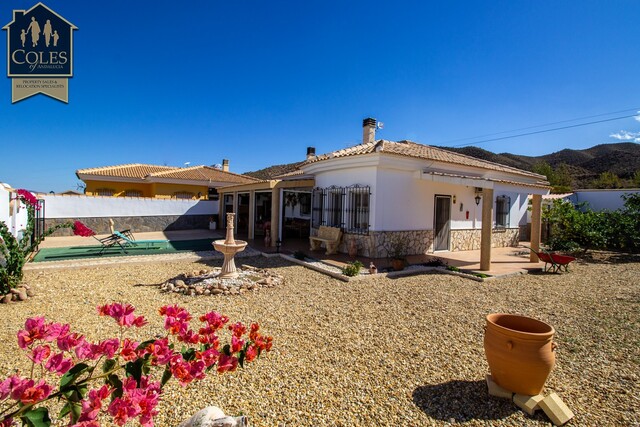 ZUR3VM15: Villa for Sale in Zurgena, Almería