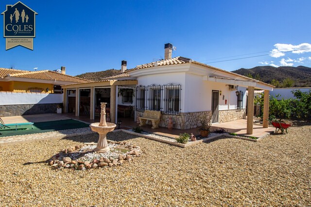 ZUR3VM15: Villa for Sale in Zurgena, Almería