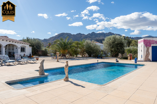 TUR3V52: Villa for Sale in Turre, Almería