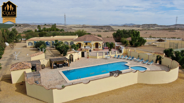 TUR7V01: Villa for Sale in Turre, Almería