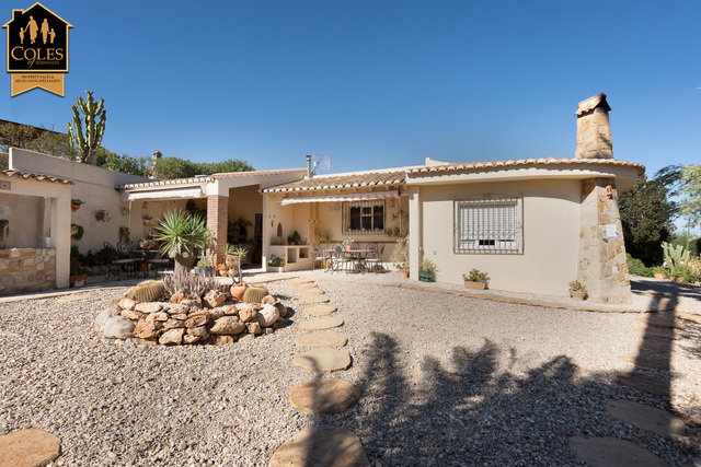 TUR4V05: Villa for Sale in Turre, Almería