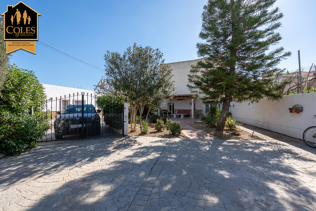 TUR3C04: Cortijo for Sale in Turre, Almería