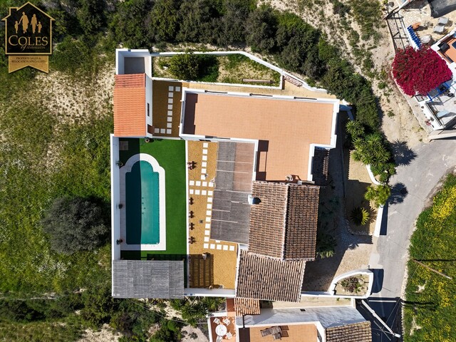 CAR4V03: Villa for Sale in Los Alias, Almería