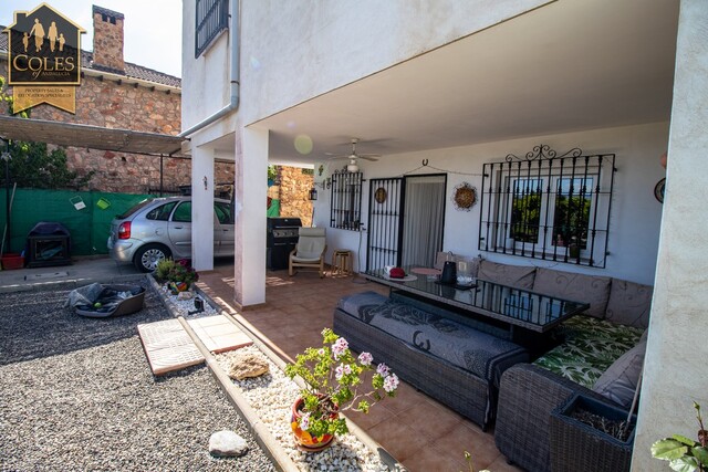 ILL5V01: Villa for Sale in Illar, Almería