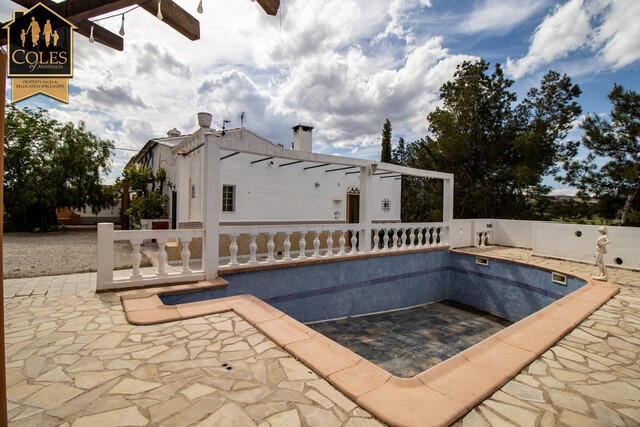 RUB7C01: Cortijo for Sale in Velez Rubio, Almería