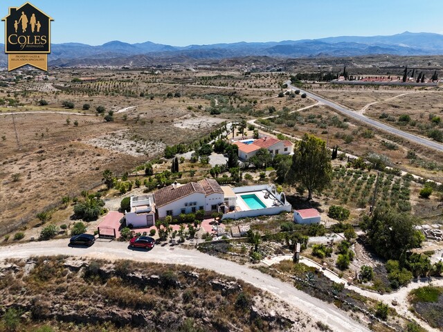 ALB3V30: Villa for Sale in Albox, Almería