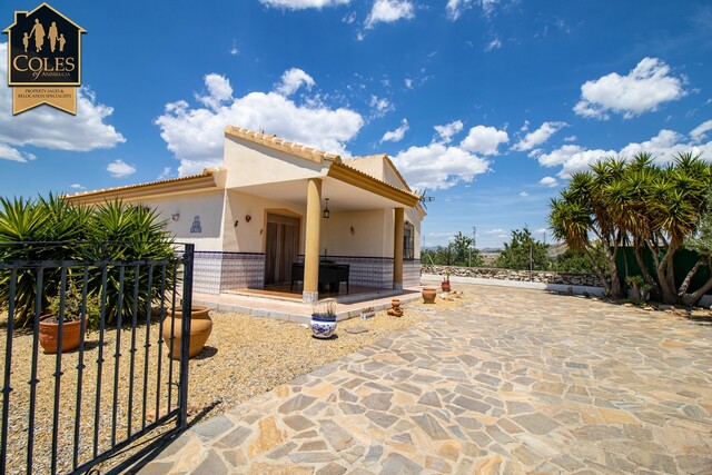 ARB3VLP50: Villa for Sale in Arboleas, Almería