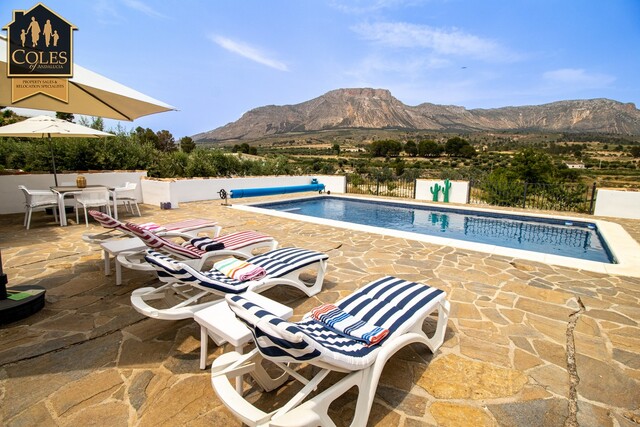 BLA8C01: Cortijo for Sale in Velez Blanco, Almería