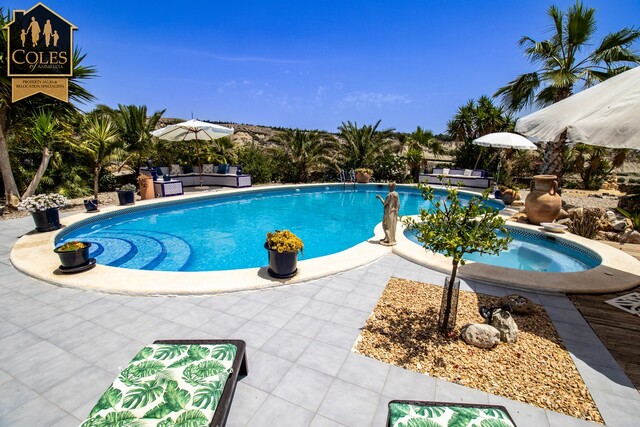 HUE5C04: Cortijo for Sale in Huercal-Overa, Almería