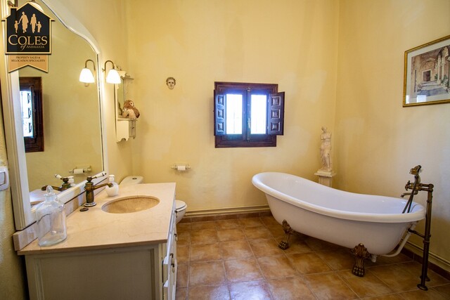 HUE5C04: Cortijo for Sale in Huercal-Overa, Almería