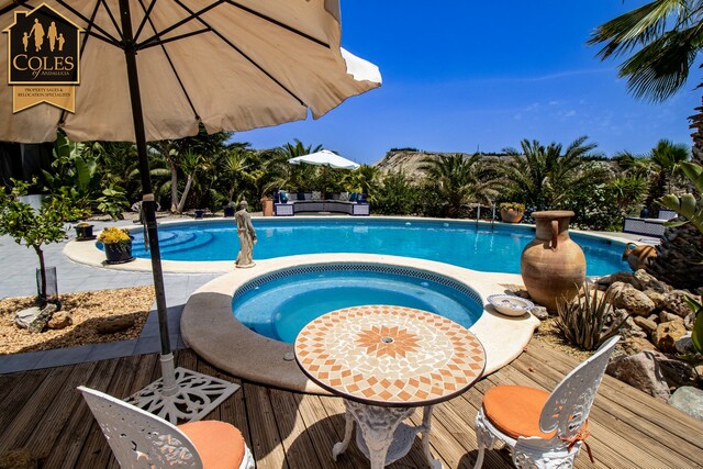HUE5C04: Cortijo for Sale in Huercal-Overa, Almería