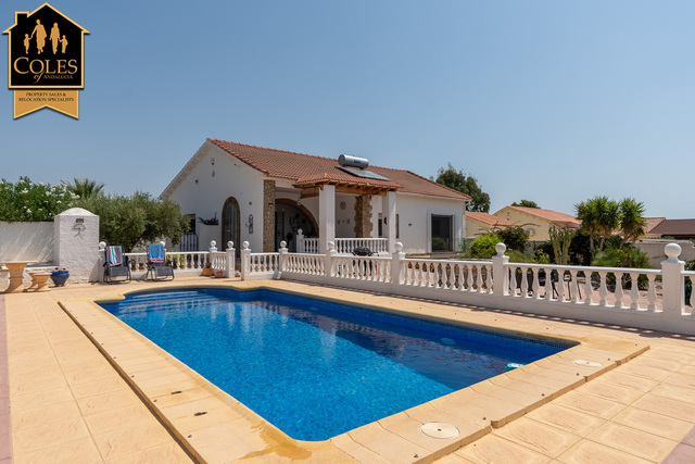VAL3V18: Villa for Sale in Valle del Este Golf, Almería