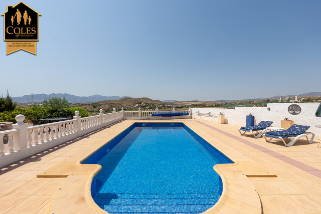 VAL3V18: Villa for Sale in Valle del Este Golf, Almería