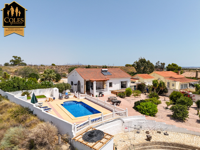VAL3V18: Villa for Sale in Valle del Este Golf, Almería