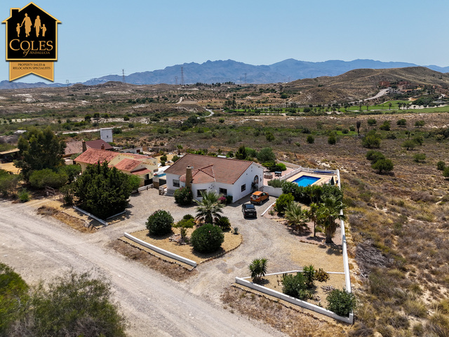 VAL3V18: Villa for Sale in Valle del Este Golf, Almería