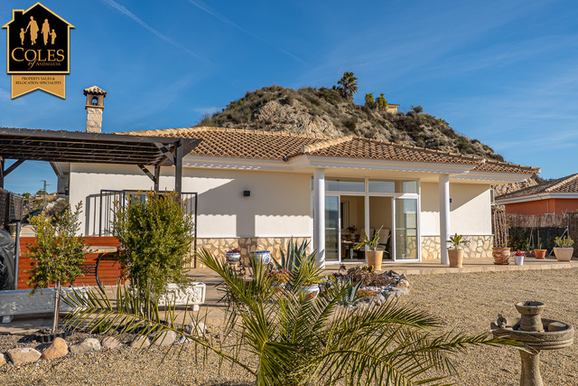 ZUR3V17: Villa for Sale in Zurgena, Almería