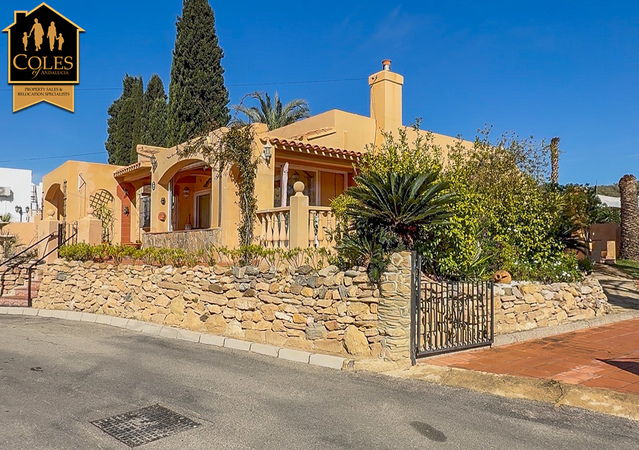 3 Bedroom Villa in El Cortijo Grande