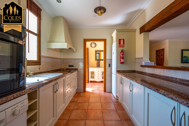 DES4V04: Villa for Sale in Desert Springs, Almería