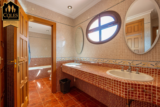 DES4V04: Villa for Sale in Desert Springs, Almería