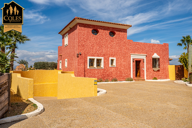 DES4V04: Villa for Sale in Desert Springs, Almería