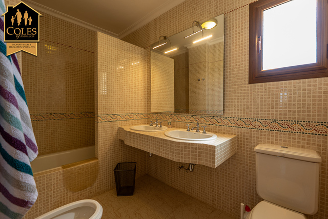 DES4V04: Villa for Sale in Desert Springs, Almería