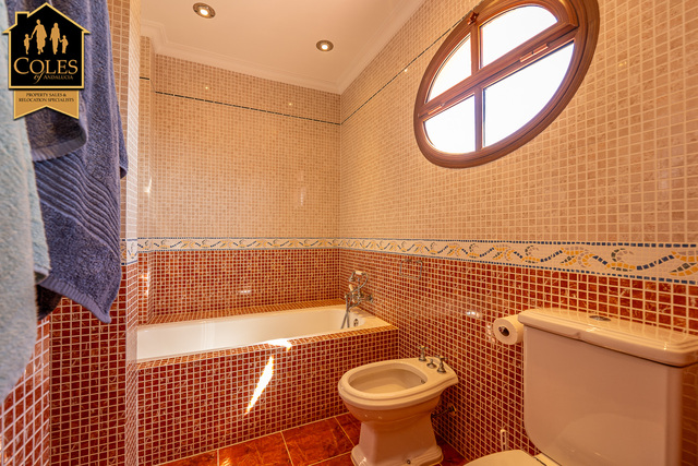 DES4V04: Villa for Sale in Desert Springs, Almería