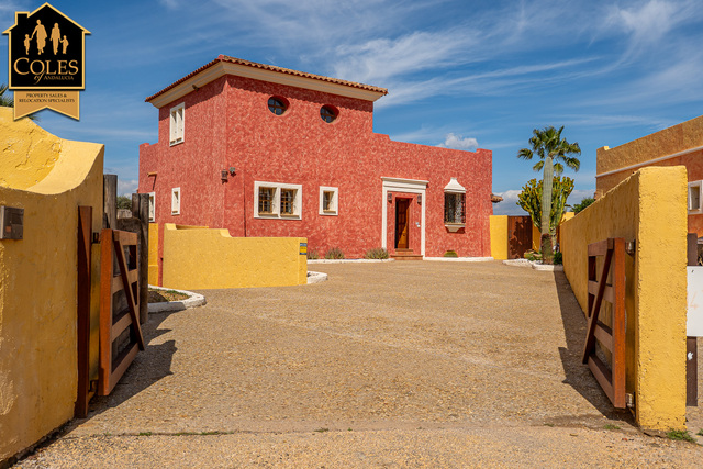 DES4V04: Villa for Sale in Desert Springs, Almería