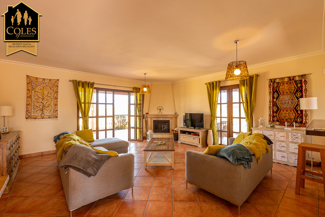 DES4V04: Villa for Sale in Desert Springs, Almería