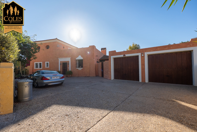 DES4V03: Villa for Sale in Desert Springs, Almería
