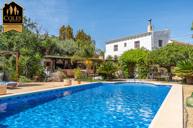 CAN4C04: Cortijo for Sale in La Hoya (Cantoria), Almería